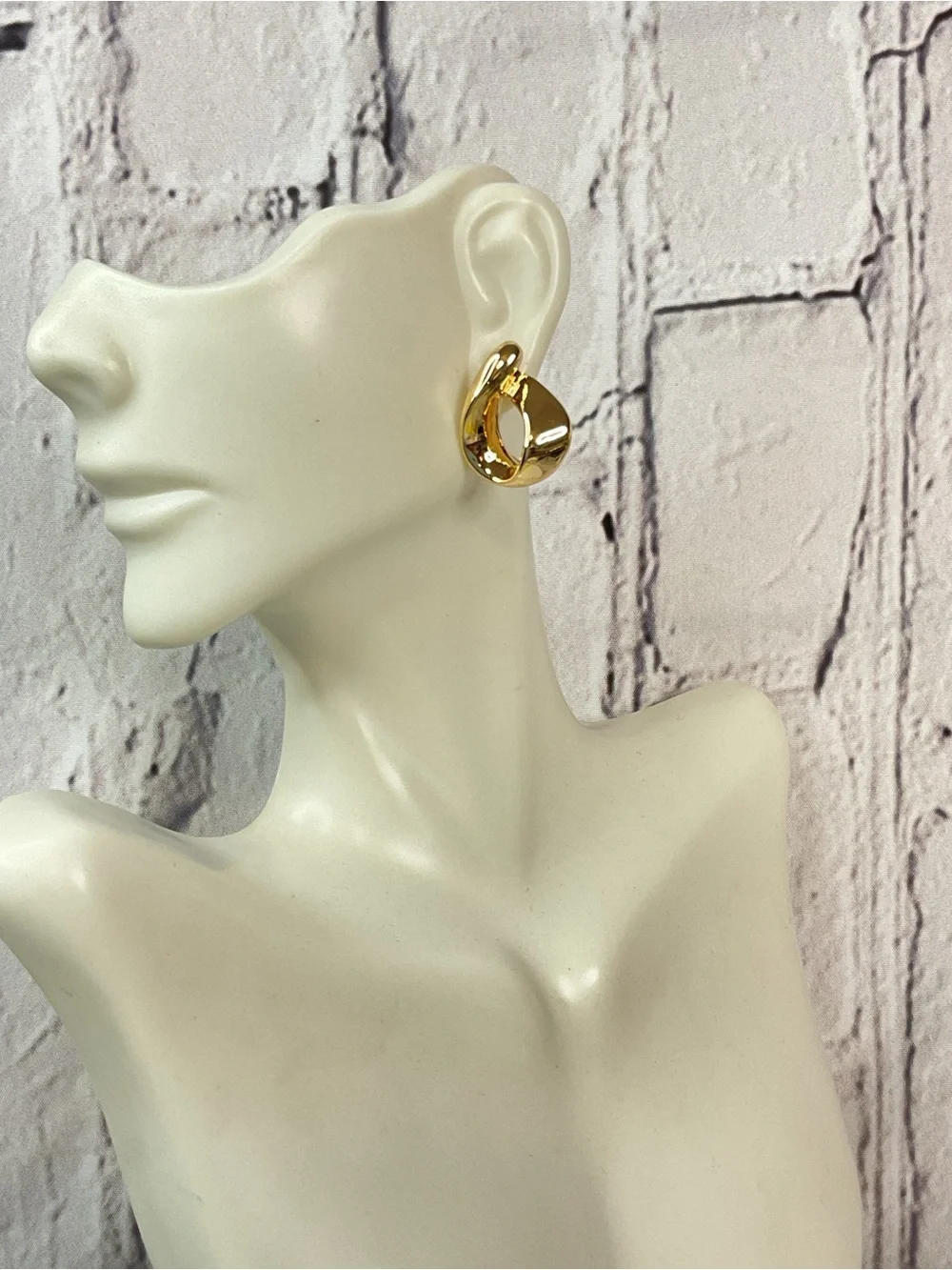 🌟🌟 Anne Klein Shiny Gold Twisted Earrings